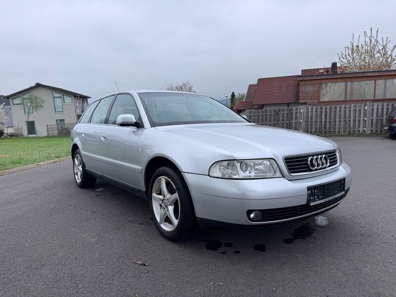 Silber Gebraucht 2001 Audi A4 Kombi | 600 € (Etwas zu teuer) - Bild 1/4