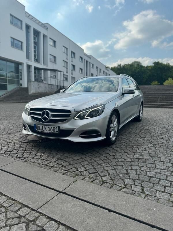 Silber Gebraucht 2016 Mercedes E220 Kombi | 13.000 € (Superpreis) - Bild 1/4