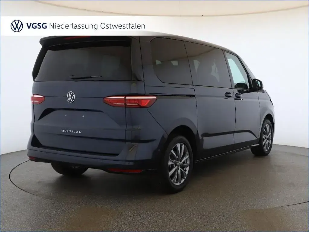 Gebraucht VW Multivan Life 150 PS (110 kW) 2025 Blau Van / Kleinbus
