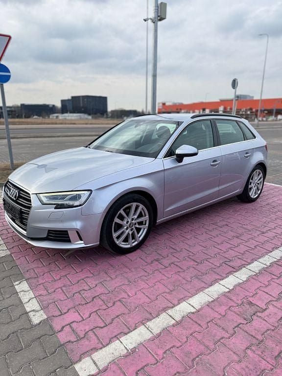 Gebraucht Audi A3 Attraction 150 PS (110 kW) 2016 Silber Limousine