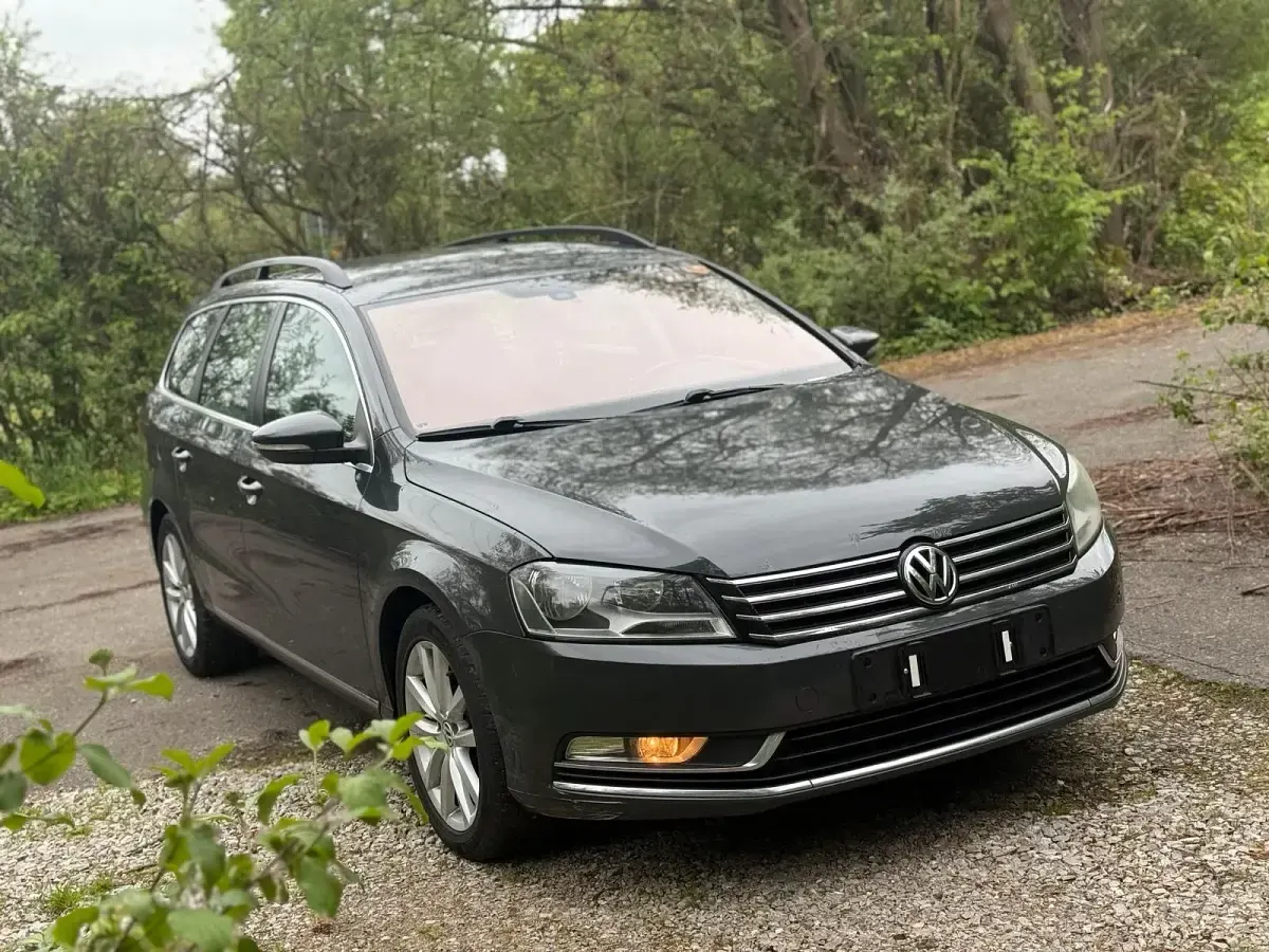 Gebraucht VW Passat 140 PS (102 kW) 2011 Grau Kombi