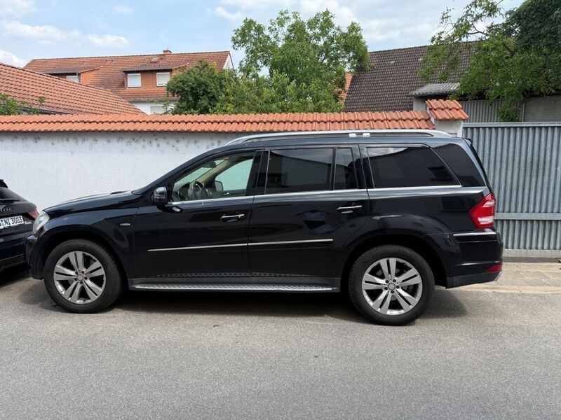Schwarz Gebraucht 2012 Mercedes GL350 SUV | 11.400 € (Fairer Preis) - Bild 1/4