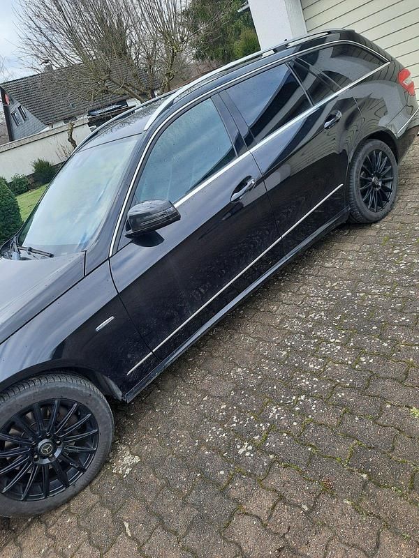 Gebraucht Mercedes E300 235 PS (172 kW) 2010 Schwarz Kombi