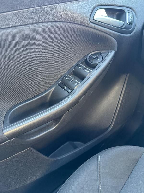 Gebraucht Ford Focus Business Edition 125 PS (91 kW) 2015 Schwarz Kombi