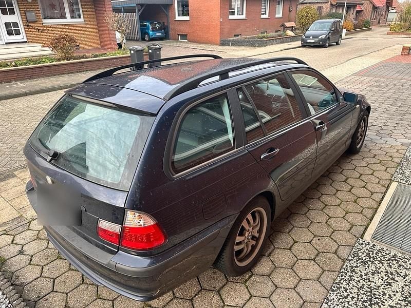 Gebraucht BMW 320 150 PS (110 kW) 2002 Blau Kombi