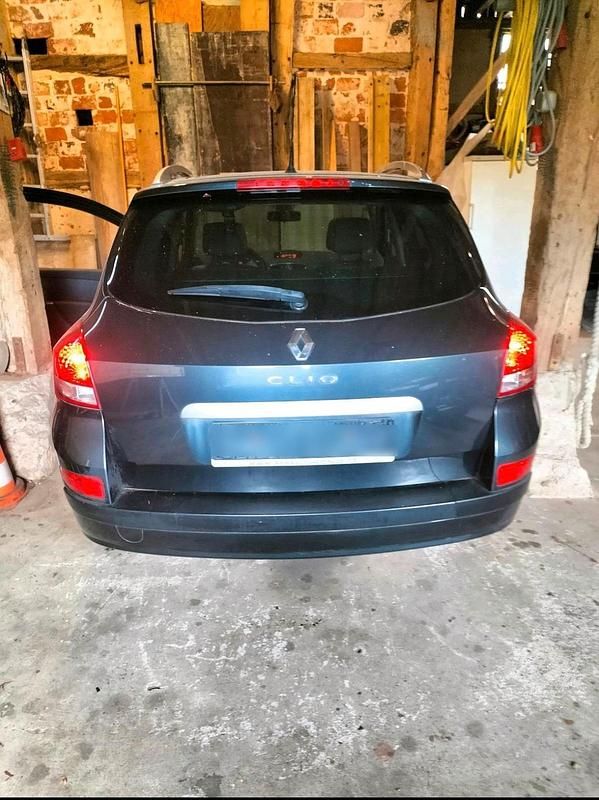 Grau Gebraucht 2008 Renault Clio GrandTour Kombi | 2.200 € (Fairer Preis) - Bild 1/4