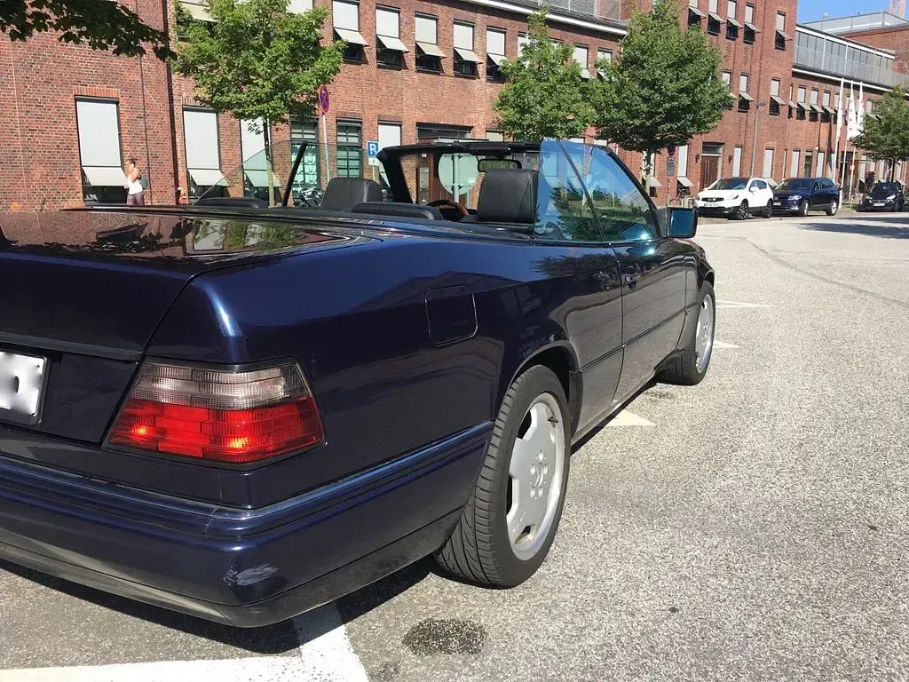 Gebraucht Mercedes E200 Edition 136 PS (100 kW) 1997 Blau Cabrio