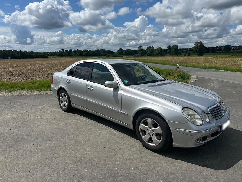 Second-hand Mercedes E320 224 CP (164 kW) 2002 Argintiu Berlinǎ