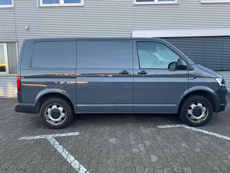 Gebraucht VW Transporter 204 PS (150 kW) 2018 Grau Van