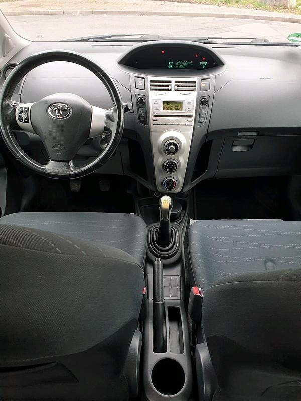 Gebraucht Toyota Yaris 87 PS (63 kW) 2006 Schwarz Kleinwagen