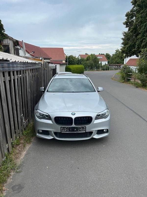 Grau Gebraucht 2013 BMW 520 Sport Line Kombi | 10.999 € (Fairer Preis) - Bild 1/4