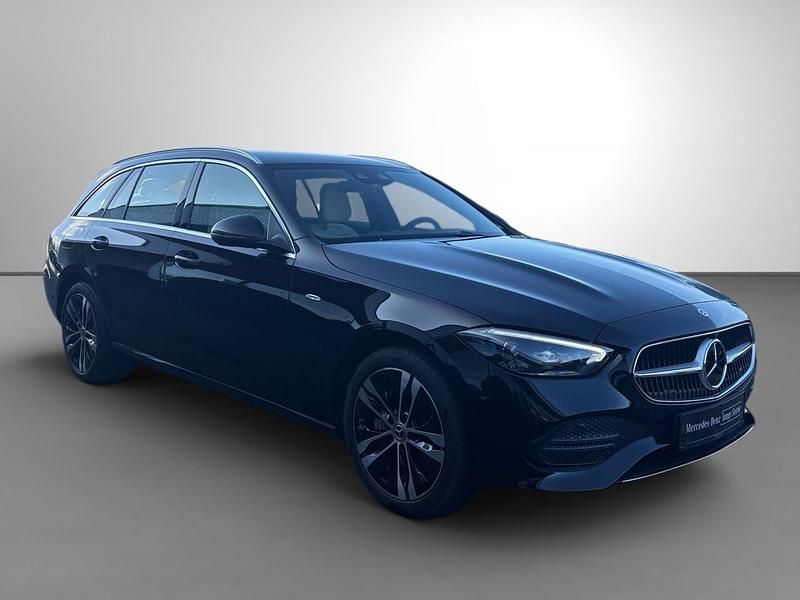 Gebraucht Mercedes C300e Avantgarde 313 PS (230 kW) 2025 Schwarz Limousine