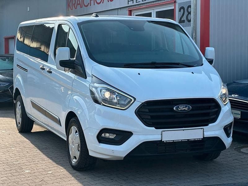 Gebraucht Ford Tourneo 131 PS (96 kW) 2020 Weiß Van / Kleinbus