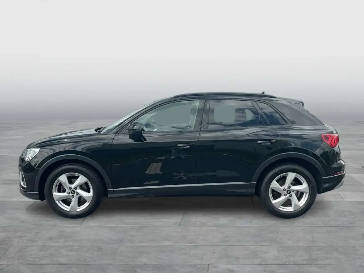 Gebraucht Audi Q3 Advanced Plus 150 PS (110 kW) 2023 Mythosschwarz metallic SUV