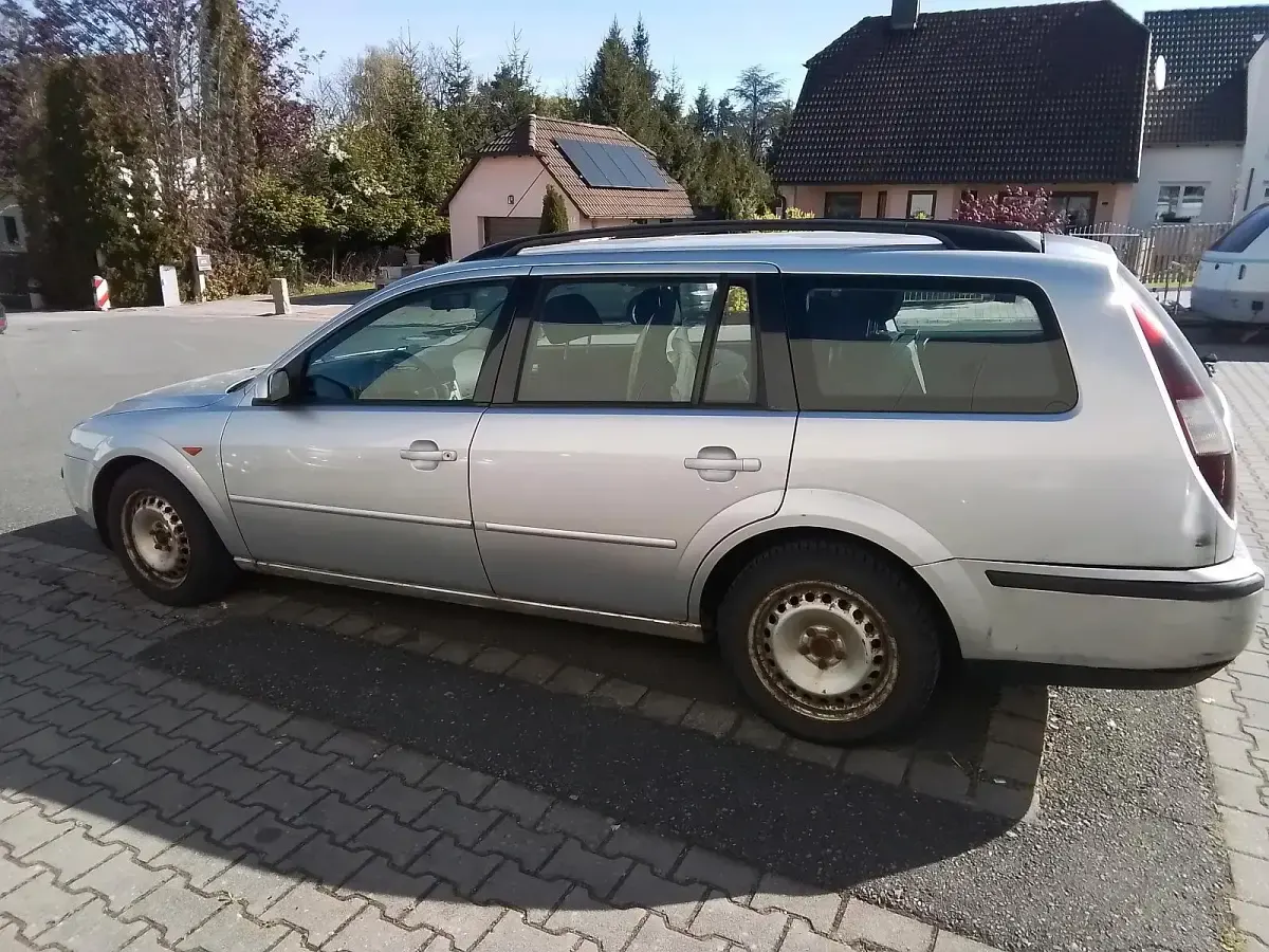 Gebraucht Ford Mondeo 130 PS (95 kW) 2003 Silber Kombi