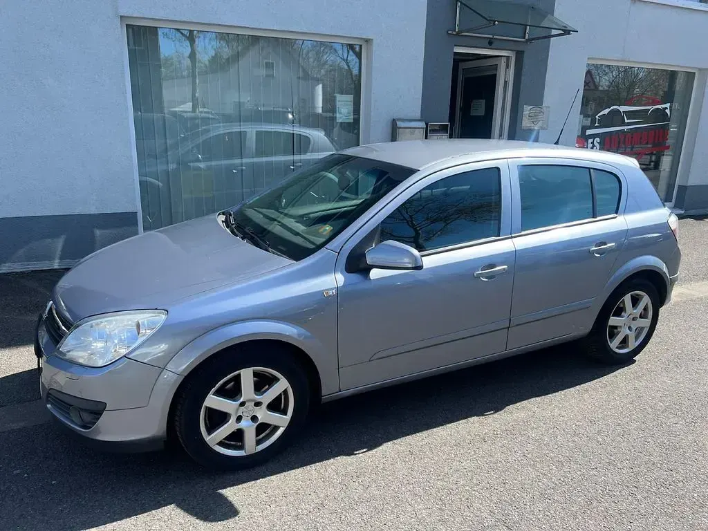 Occasion Opel Astra Edition 105 ch (77 kW) 2006 Argent Berline