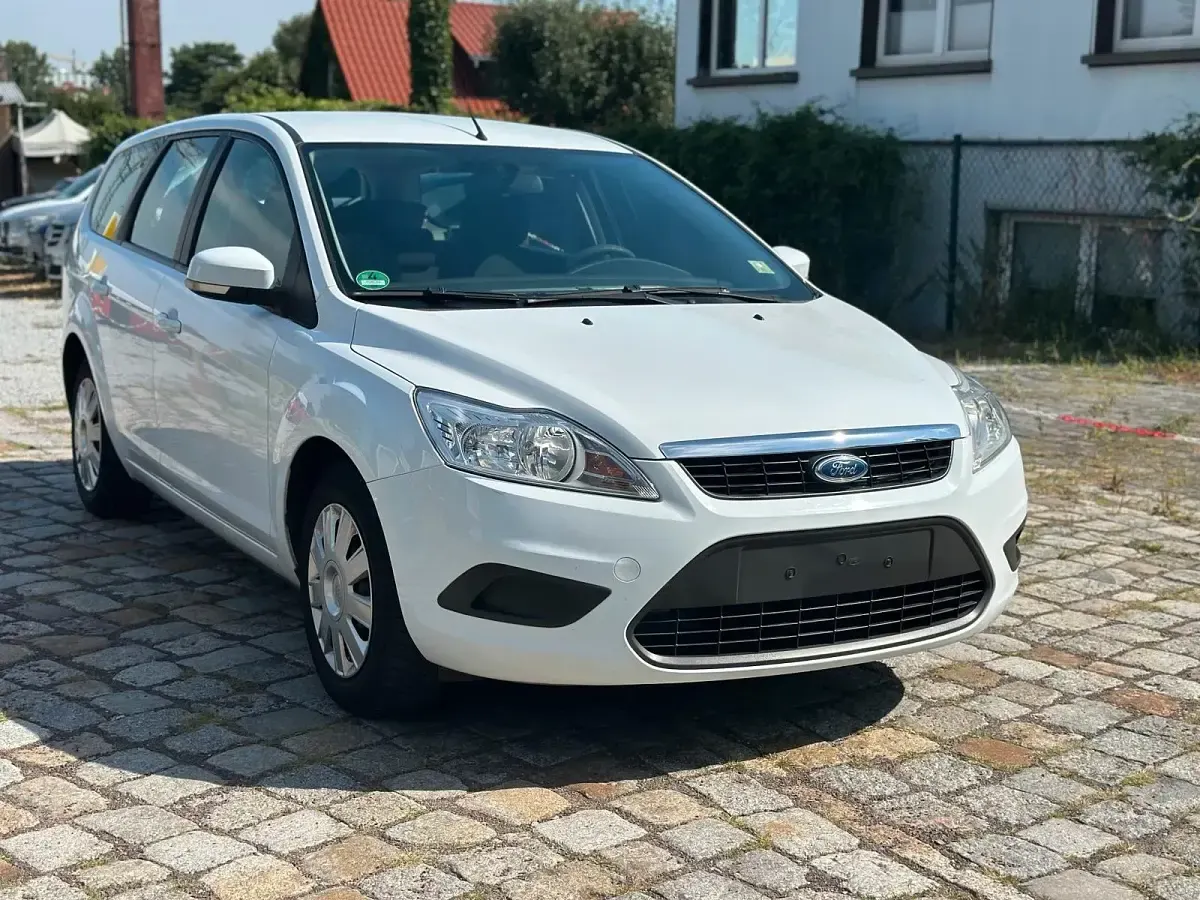 Gebraucht Ford Focus 101 PS (74 kW) 2008 Weiß Kombi