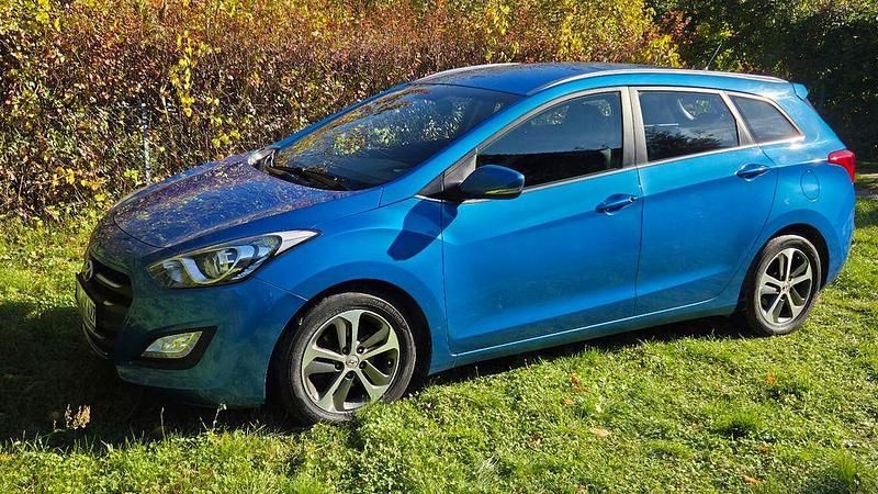 Blau Gebraucht 2015 Hyundai i30 Comfort Kombi | 9.850 € (Fairer Preis) - Bild 1/4