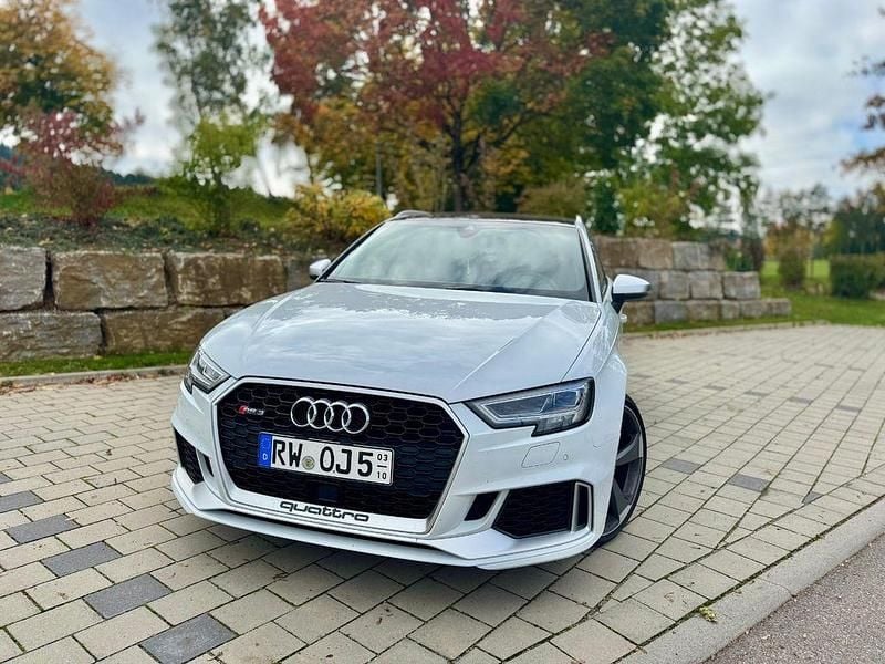 Weiß Gebraucht 2017 Audi RS3 Ambiente Kleinwagen | 59.990 € - Bild 1/4