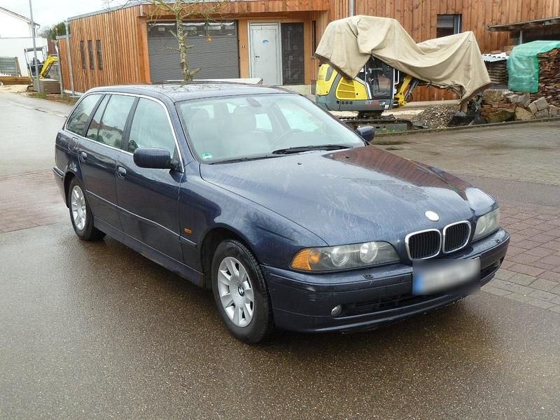 Gebraucht BMW 525 192 PS (141 kW) 2002 Blau Kombi