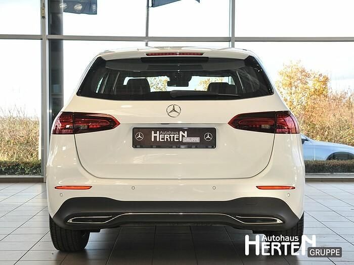 Gebraucht Mercedes B180 Progressive 136 PS (100 kW) 2024 Unilack polarweiß Van / Kleinbus