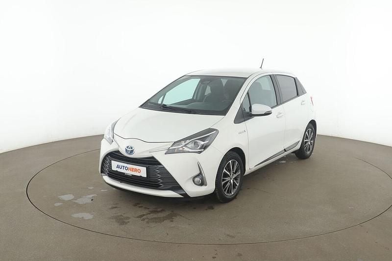 Gebraucht Toyota Yaris Team 101 PS (74 kW) 2020 Weiß Limousine