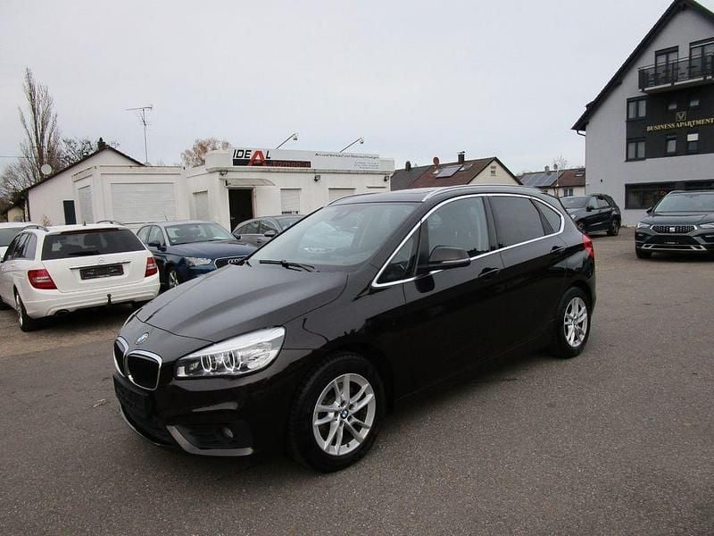 Braun Gebraucht 2016 BMW 220 Active Tourer Van / Kleinbus | 14.990 € (Guter Preis) - Bild 1/4