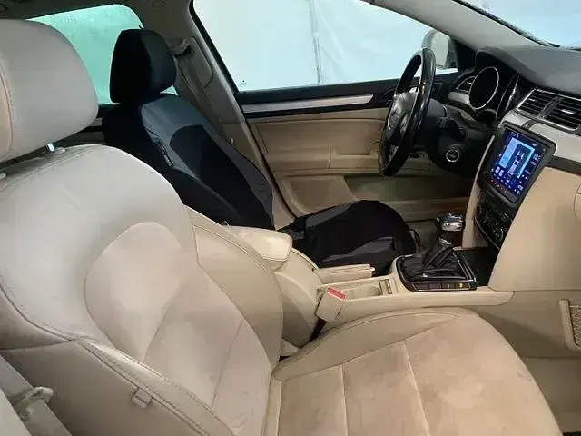 Gebraucht Skoda Superb 170 PS (125 kW) 2011 Cappuccinobeige metallic Kombi