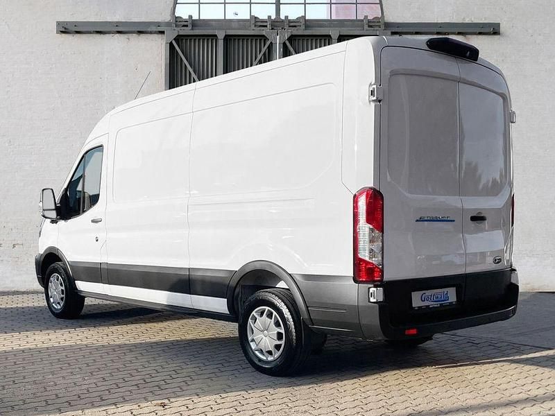 Gebraucht Ford E-Transit Trend 197 kW (269 PS) 2022 Weiß Van