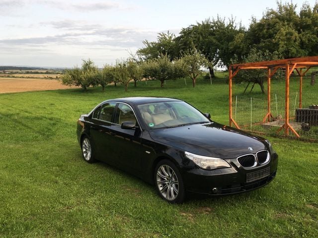 Schwarz metallic Gebraucht 2005 BMW 530 Limousine | 3.400 € (Superpreis) - Bild 1/4