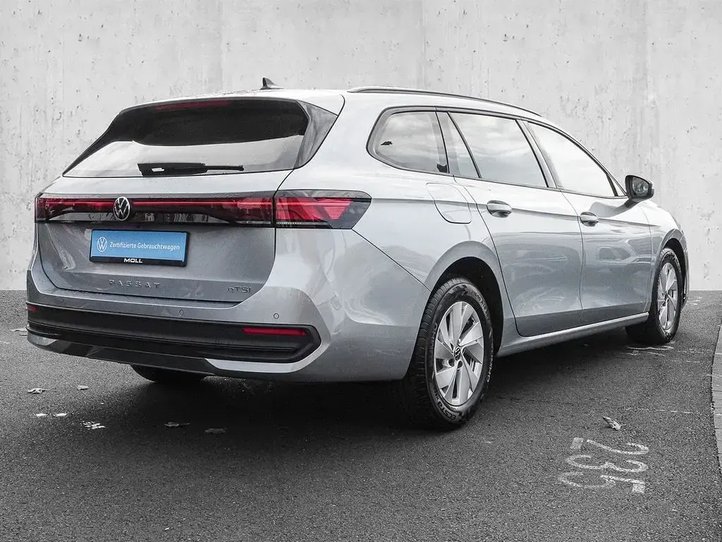 Używany VW Passat Basis 150 KM (110 kW) 2025 Srebrny Kombi