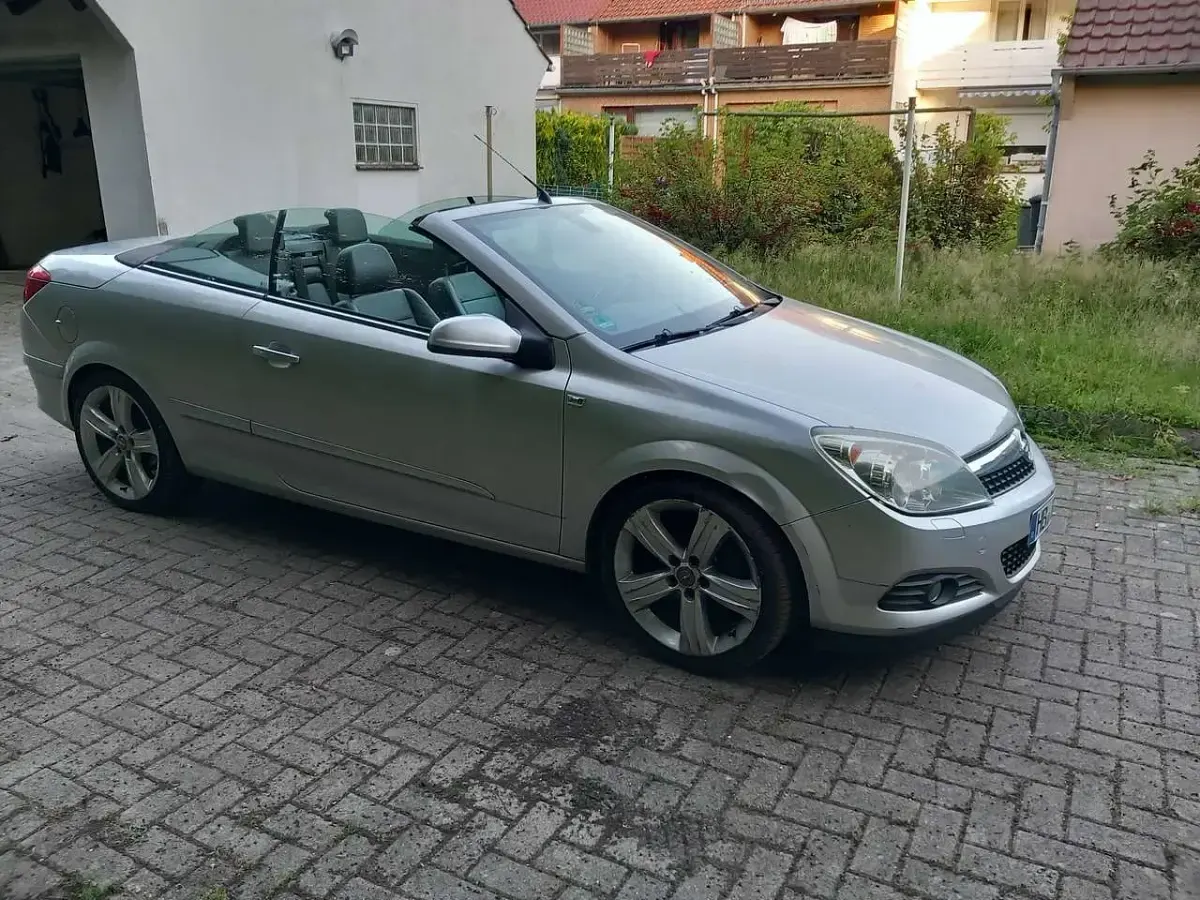 Gebraucht Opel Astra Edition 140 PS (102 kW) 2008 Silber Cabrio