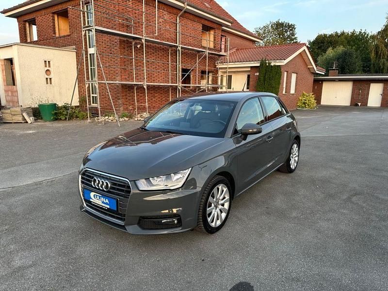 Grau Gebraucht 2016 Audi A1 Sportback Sport Kleinwagen | 9.500 € (Guter Preis) - Bild 1/4