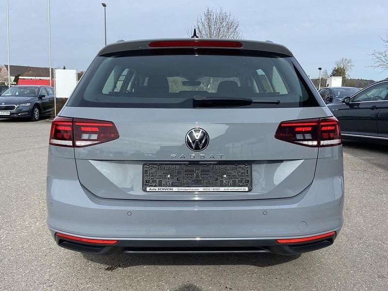 Gebraucht VW Passat 150 PS (110 kW) 2022 Grau Kombi