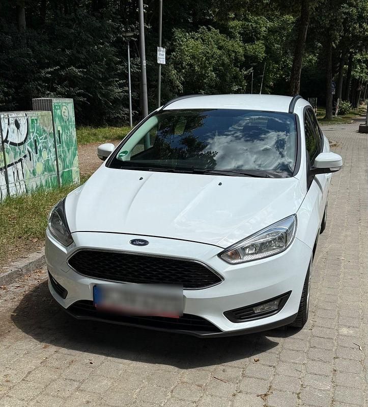 Weiß Gebraucht 2017 Ford Focus Business Edition Kombi | 7.000 € (Guter Preis) - Bild 1/4