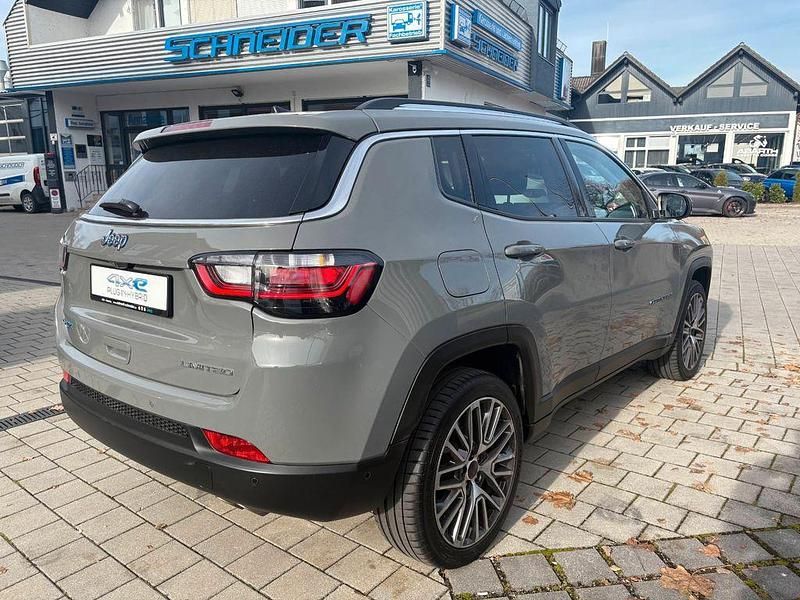 Gebraucht Jeep Compass Limited 179 PS (131 kW) 2021 Grau SUV