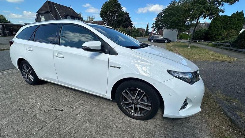 Weiß Gebraucht 2015 Toyota Auris Touring Sports Kombi | 13.700 € (Fairer Preis) - Bild 1/4