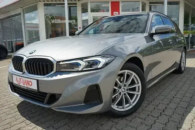 Gebraucht BMW 318 156 PS (114 kW) 2024 Skyscraper garu metallic Kombi