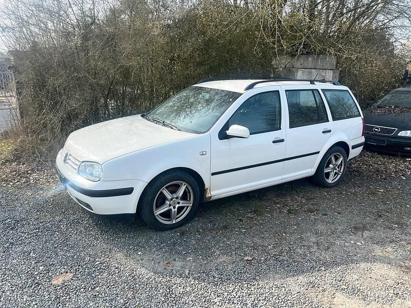 Gebraucht VW Golf IV 74 PS (54 kW) 2002 Weiß Kombi