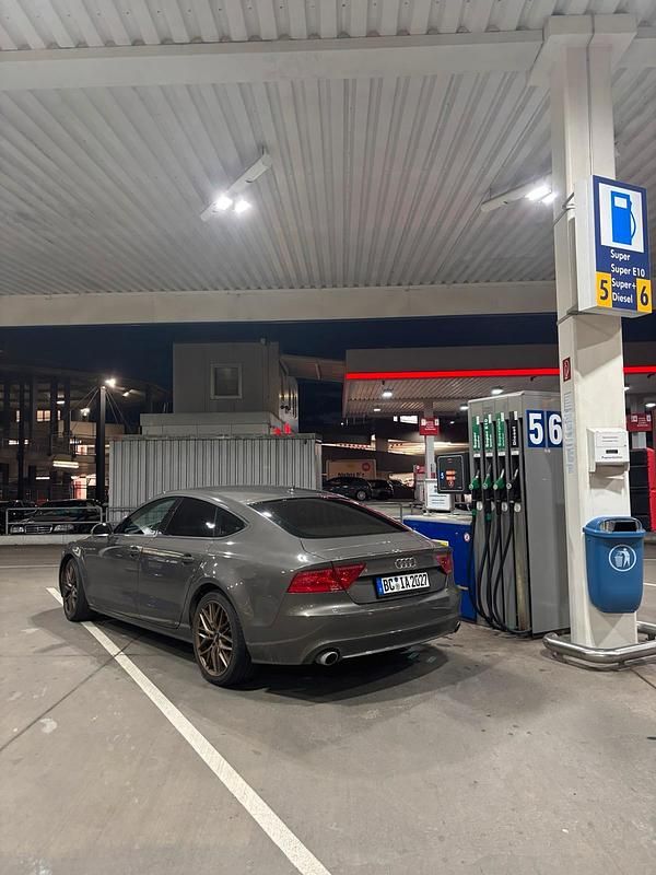 Grau Gebraucht 2011 Audi A7 Sportback Ambiente Kleinwagen | 15.500 € (Fairer Preis) - Bild 1/4