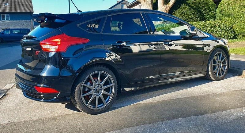 Usata Ford Focus ST 250 CV (183 kW) 2017 Berlina