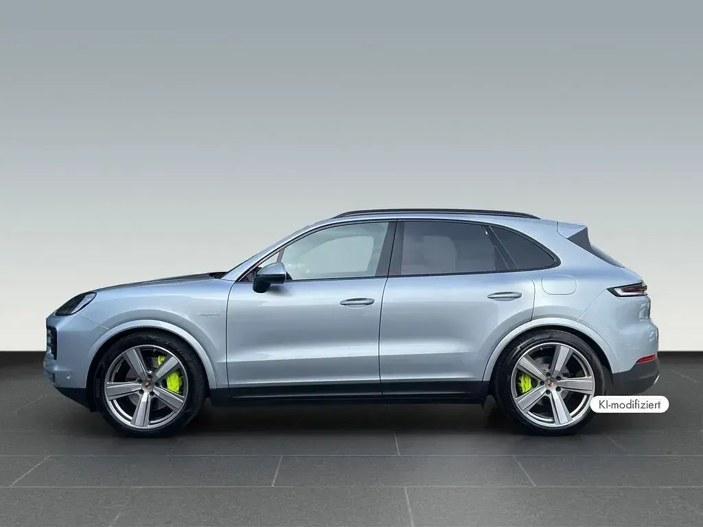 Gebraucht Porsche Cayenne E-Hybrid 470 PS (345 kW) 2024 Silber SUV