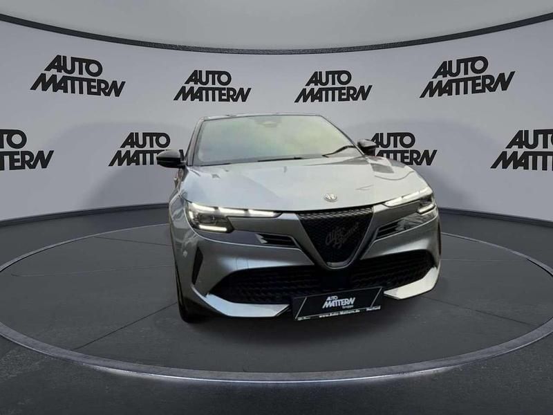 Neu Alfa Romeo Junior Tech Edition 114 kW (156 PS) 2026 Grau (grau) SUV