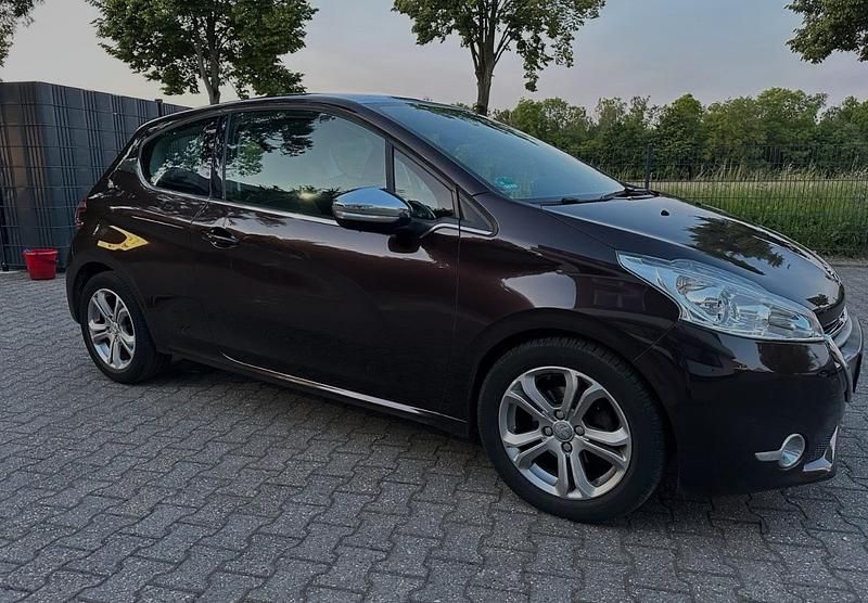 Braun Gebraucht 2014 Peugeot 208 Kleinwagen | 7.500 € - Bild 1/4