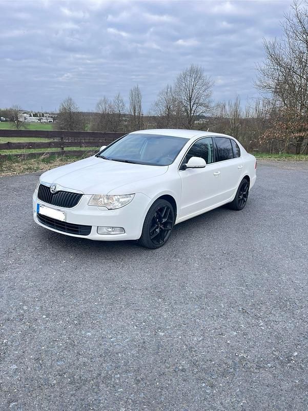 Gebraucht Skoda Superb 160 PS (117 kW) 2009 Weiß Limousine