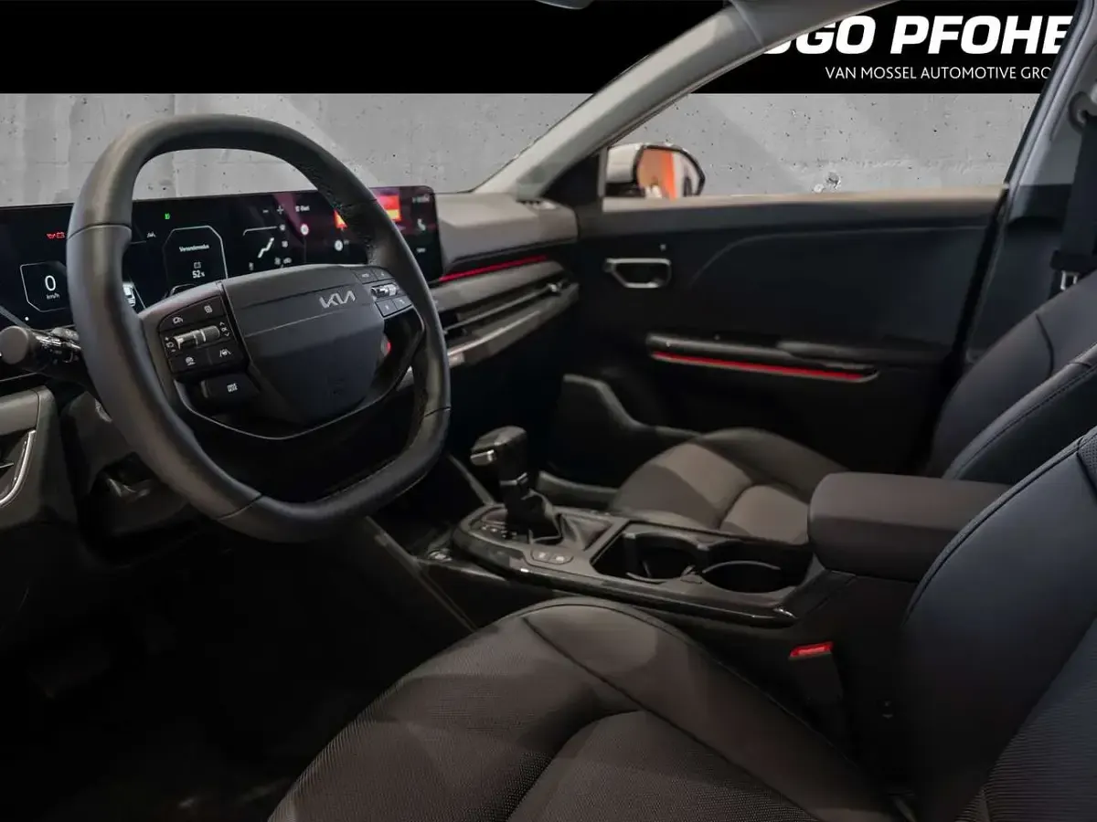 Neu Kia K4 Spirit 150 PS (110 kW) 2025 Morgenbrise grau Limousine