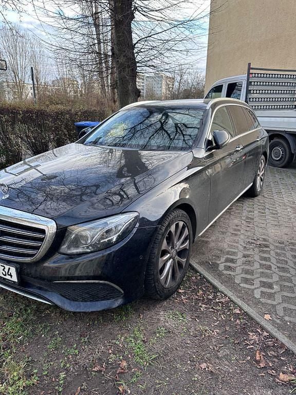 Gebraucht Mercedes E350 Exclusive 258 PS (189 kW) 2017 Schwarz Limousine