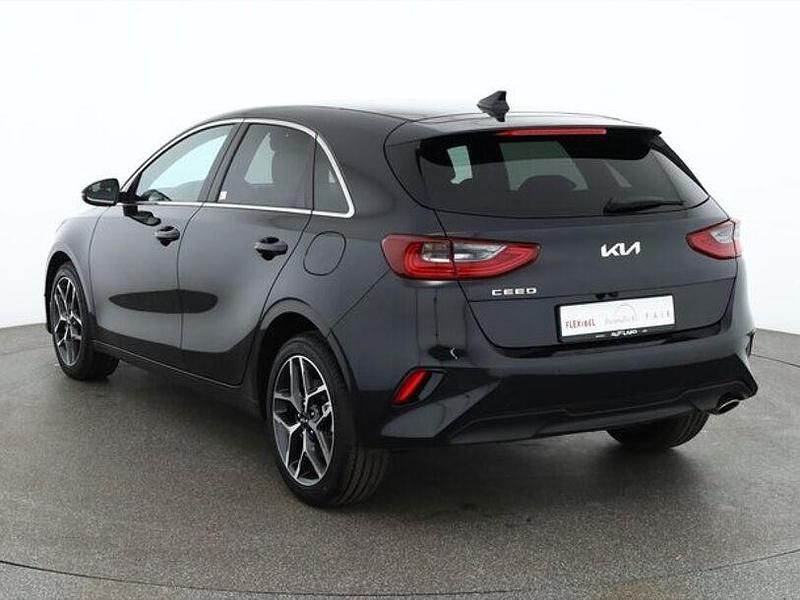 Neu Kia Ceed 140 PS (102 kW) 2025 Schwarz Kleinwagen