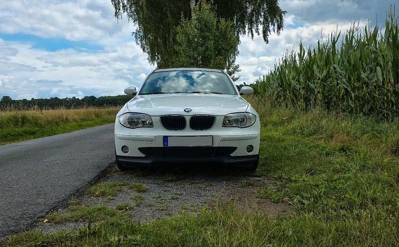 Weiß Gebraucht 2006 BMW 118 Kleinwagen | 6.000 € (Etwas zu teuer) - Bild 1/4