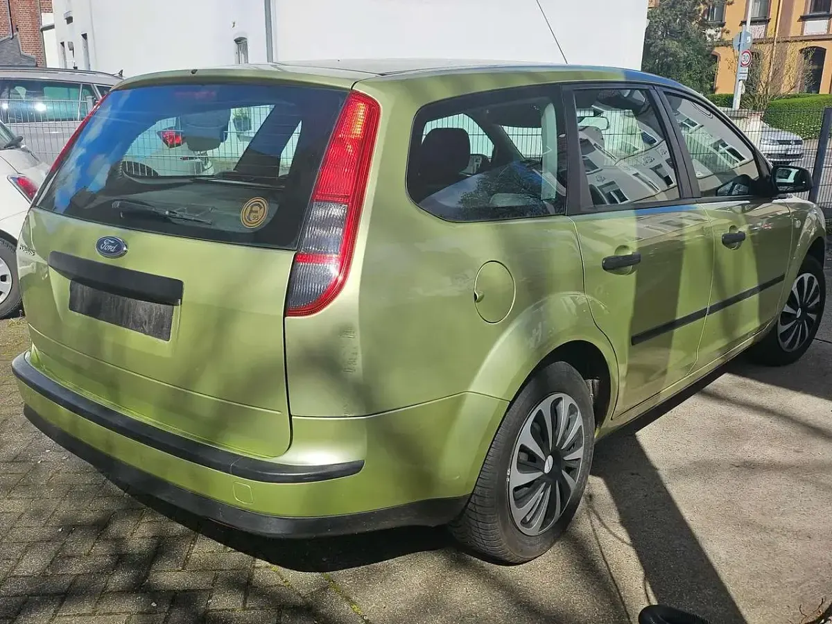 Używany Ford Focus Fun X 101 KM (74 kW) 2006 Żółty Kombi